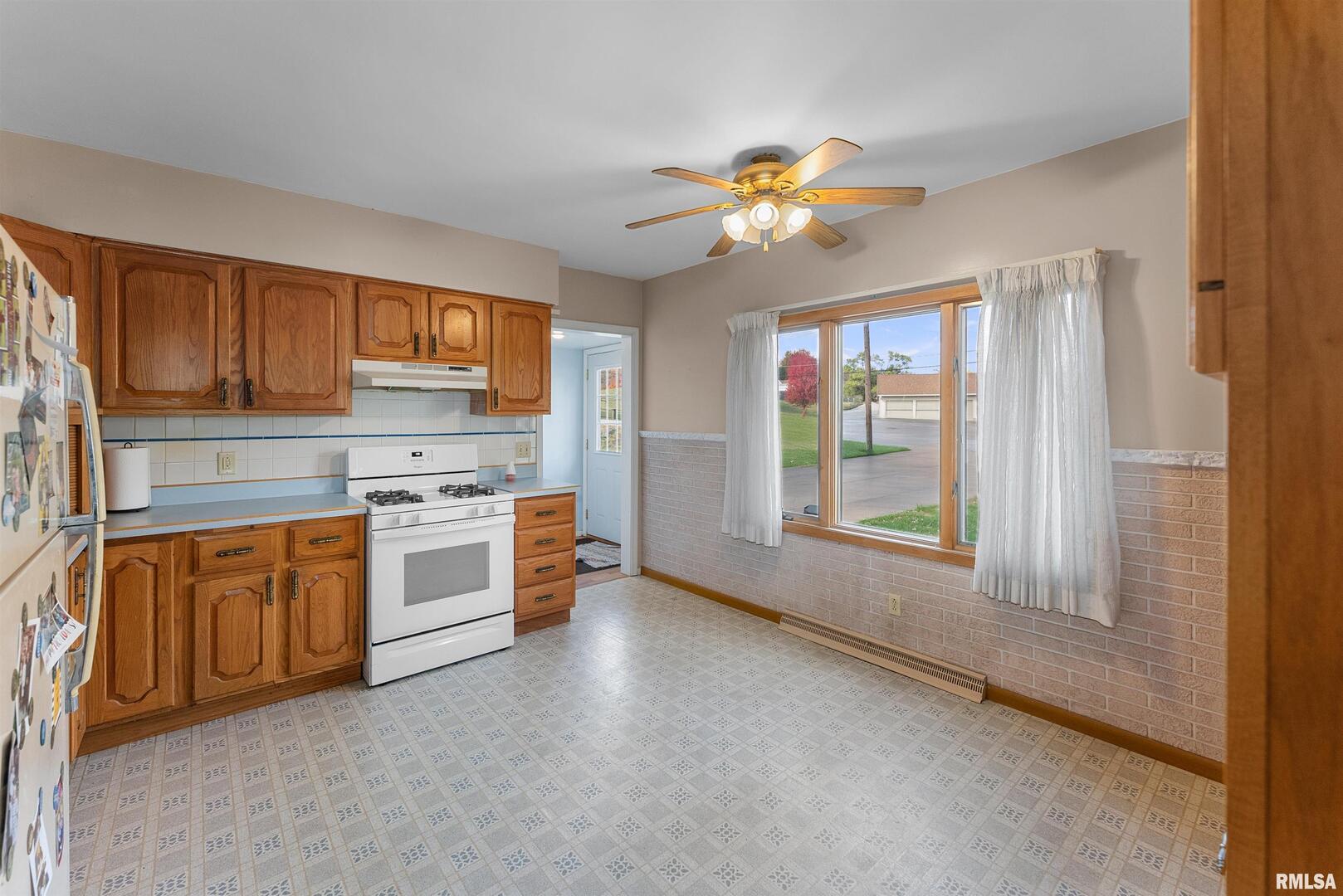 4435 Telegraph Road Davenport, IA 52804 - Photo 8 of 32