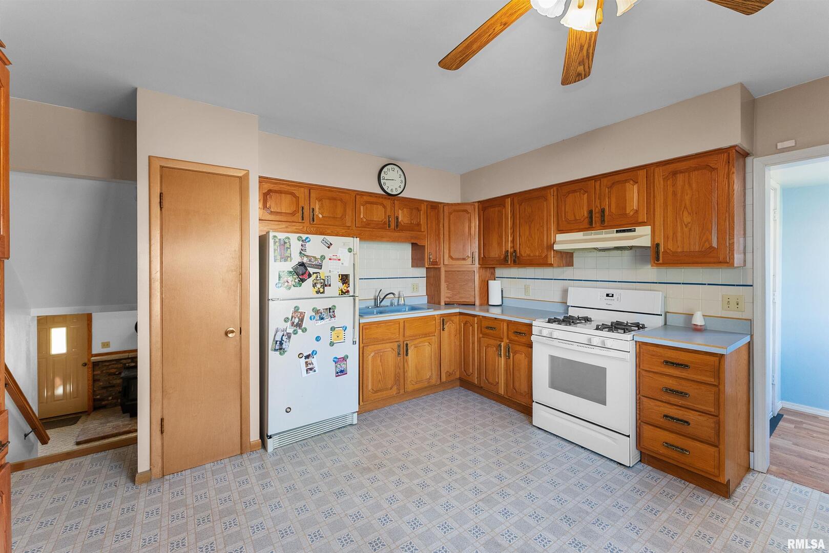 4435 Telegraph Road Davenport, IA 52804 - Photo 9 of 32