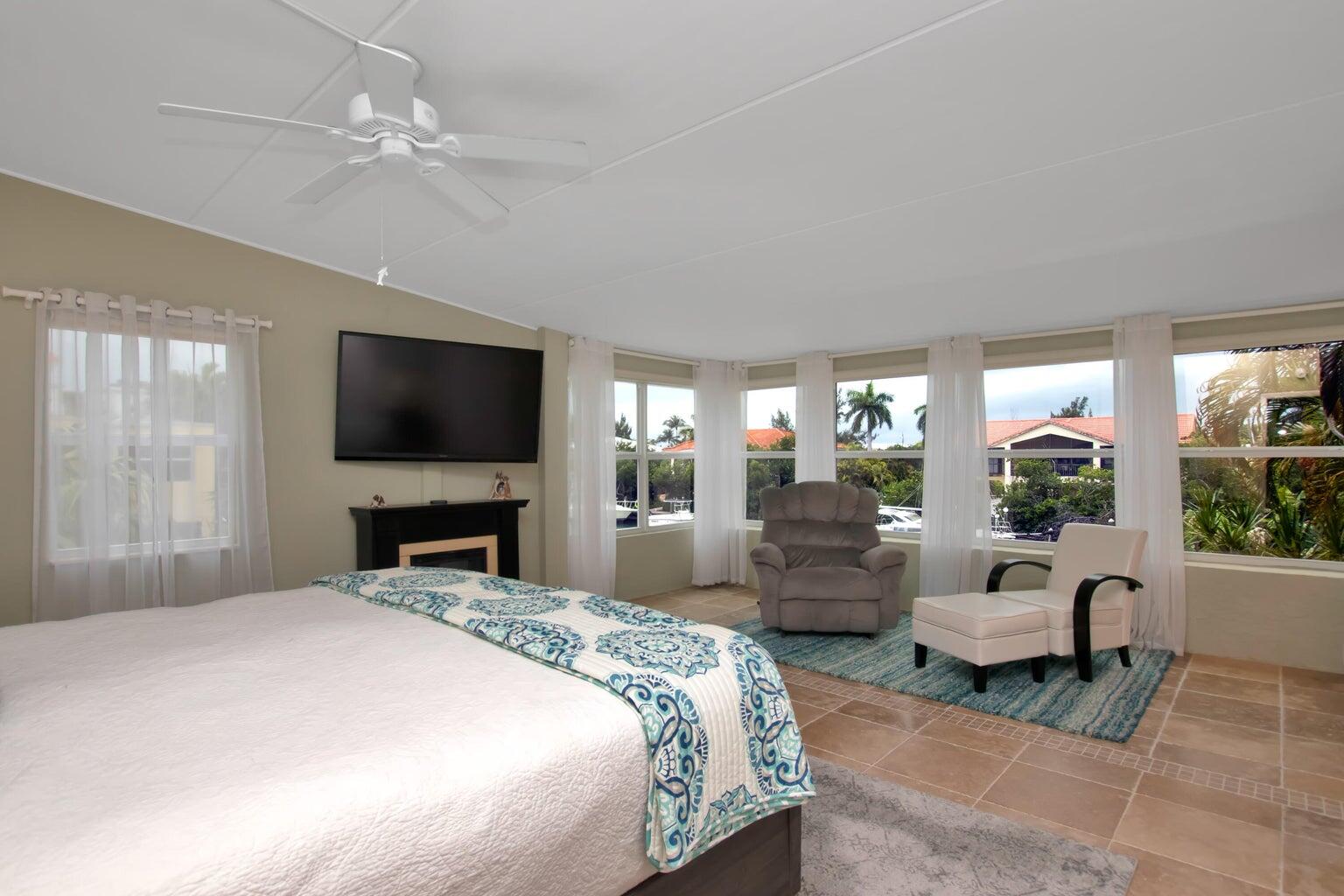 591 Sombrero Beach Road, Unit 1B Marathon, FL 33050 - Photo 14 of 31 Primary Suite