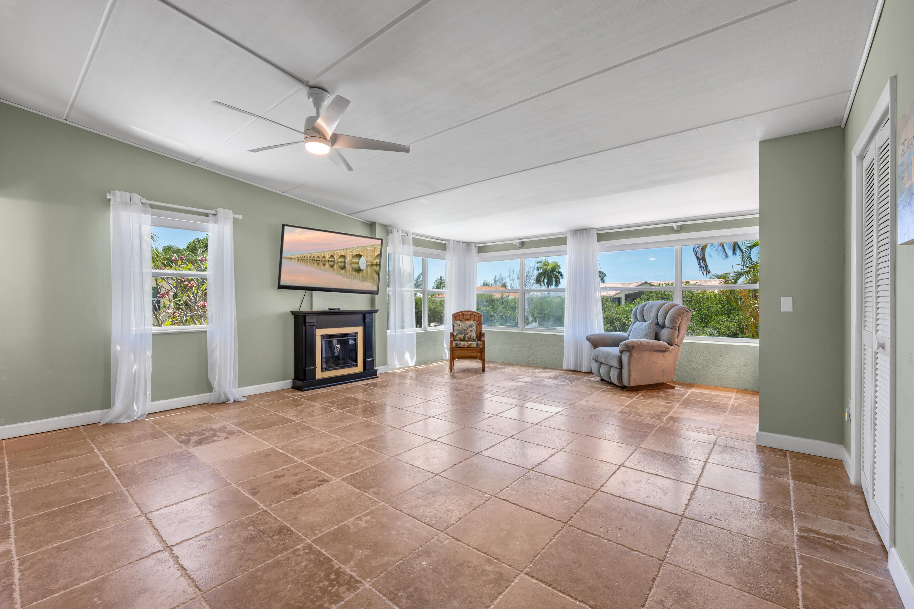 591 Sombrero Beach Road, Unit 1B Marathon, FL 33050 - Photo 16 of 31 Primary Suite