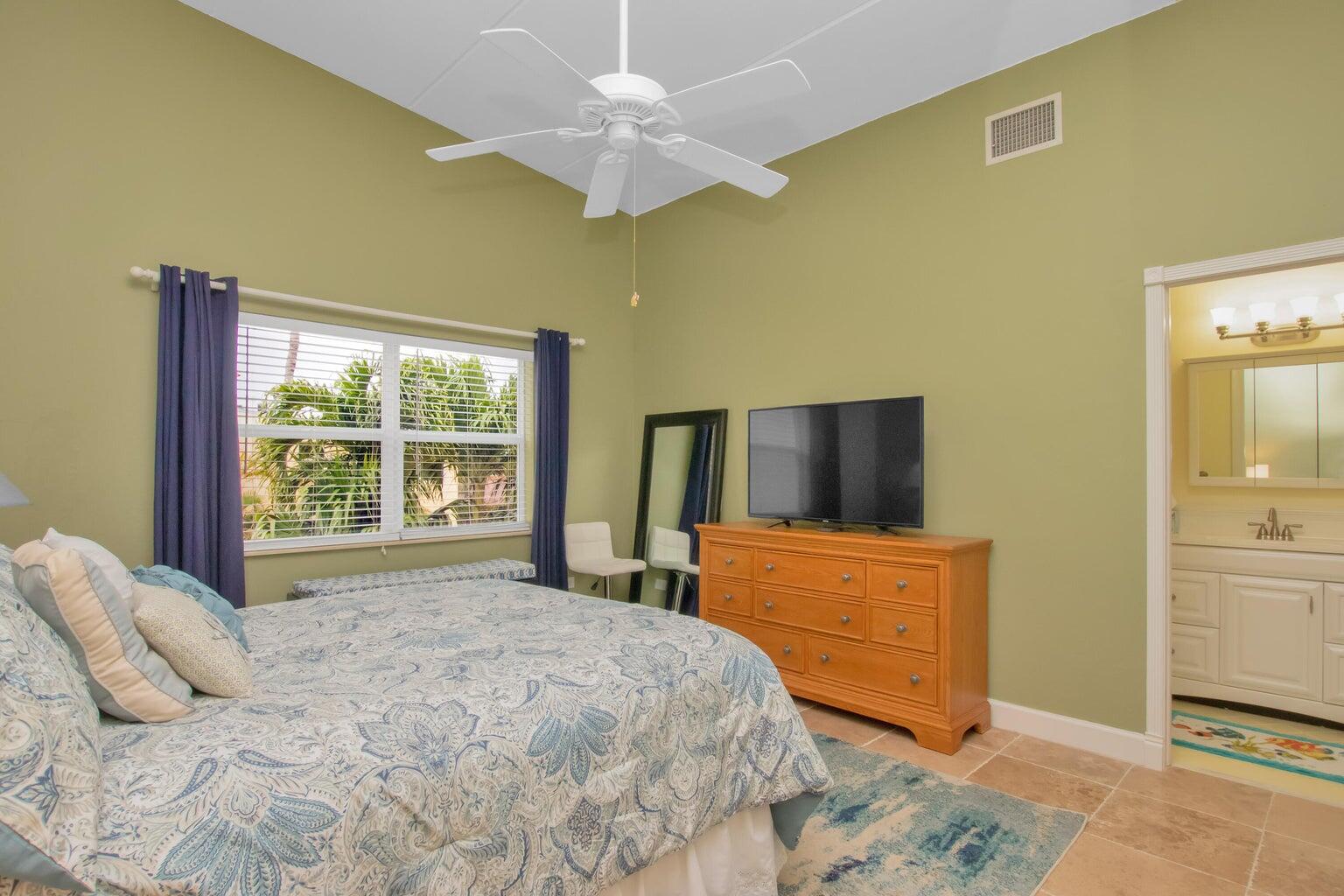 591 Sombrero Beach Road, Unit 1B Marathon, FL 33050 - Photo 19 of 31 Secondary Suite