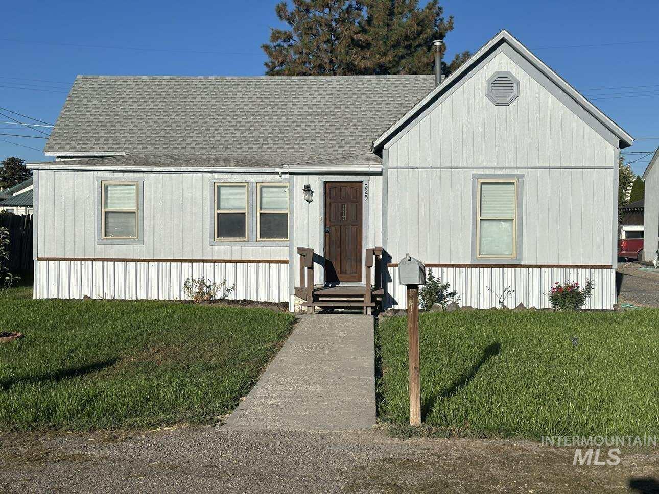 225 Oregon Street Gooding, ID 83330 - Photo 19 of 33