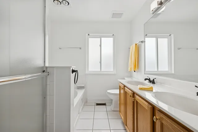 $389,500 | 3040 Banbury Lane, Lake In The Hills, IL 60156