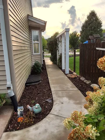 $389,500 | 3040 Banbury Lane, Lake In The Hills, IL 60156