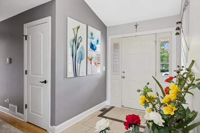 $389,500 | 3040 Banbury Lane, Lake In The Hills, IL 60156