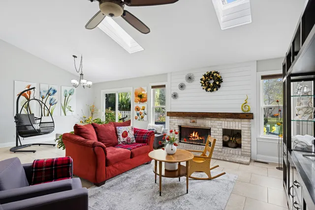 $389,500 | 3040 Banbury Lane, Lake In The Hills, IL 60156