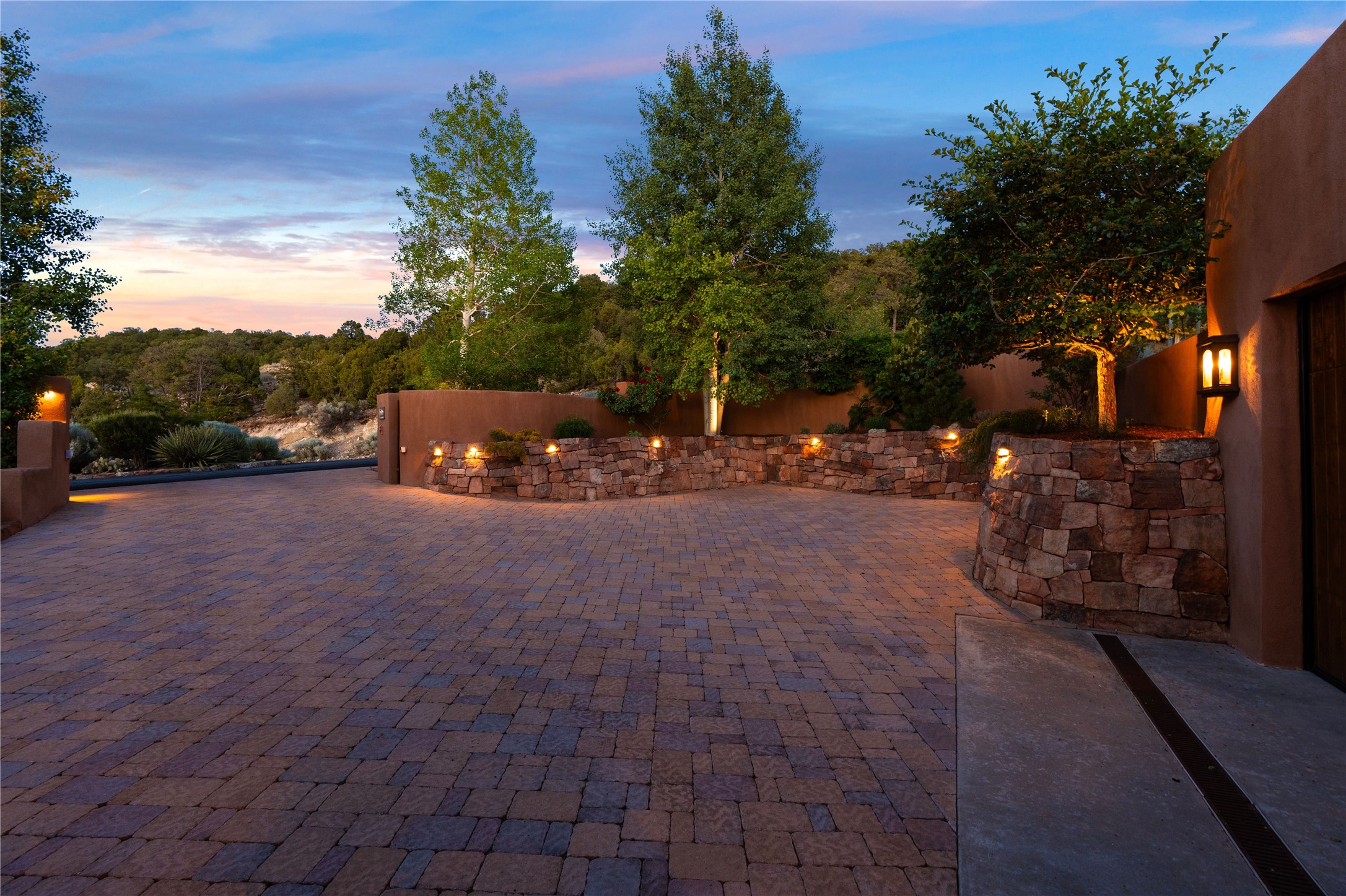 1008 South Summit Ridge Santa Fe, NM 87501 - Photo 9 of 42 Courtyard parking area