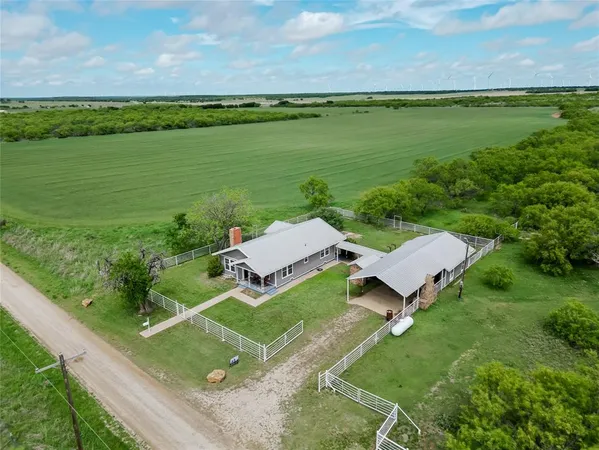 $555,000 | 794 West Antelope Road, Windthorst, TX 76389