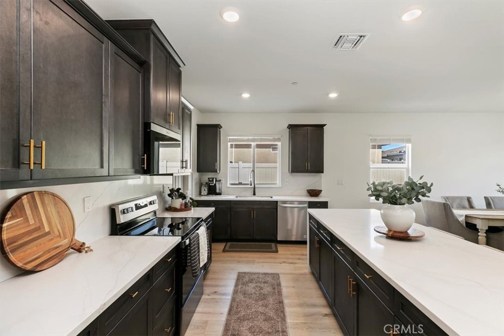 29224 Outback Lane Winchester, CA 92596 - Photo 11 of 35 a kitchen with lots of counter space and appliances