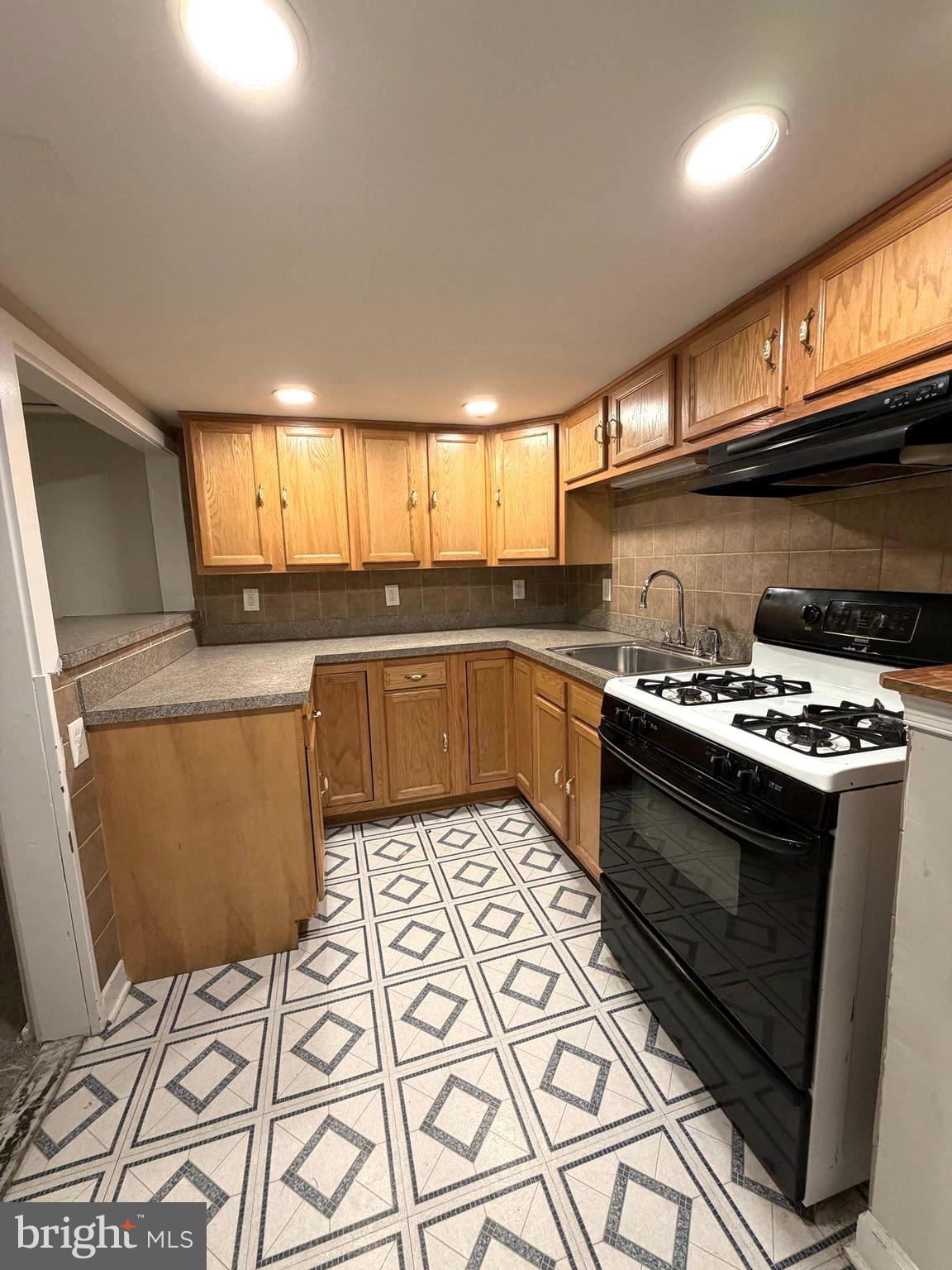 202 West Edgevale Road, Unit B Baltimore, MD 21225 - Photo 10 of 14