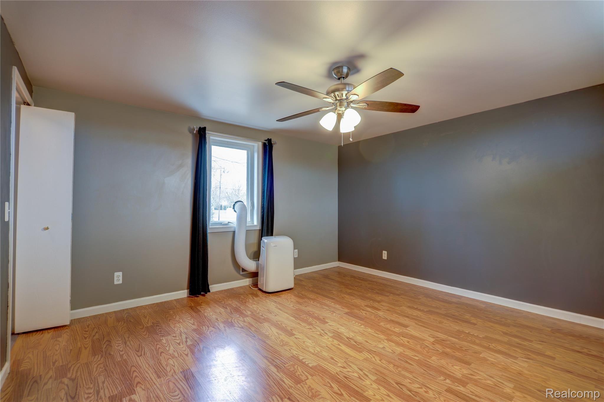 8075 Fenton Road Grand Blanc, MI 48439 - Photo 16 of 19 Interior 5.jpg