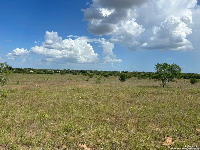 $82,500 | 1160 Cr 329, Floresville, TX 78114