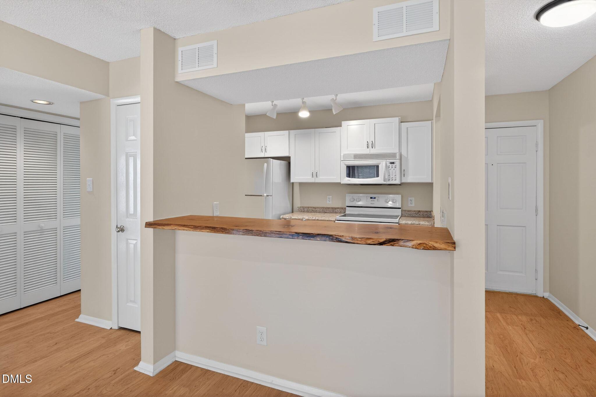 3704 Chimney Ridge Place, Unit 207 Durham, NC 27713 - Photo 7 of 31 Kitchen