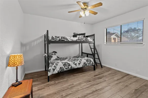 $359,999 | 9 Colony Square, Angleton, TX 77515