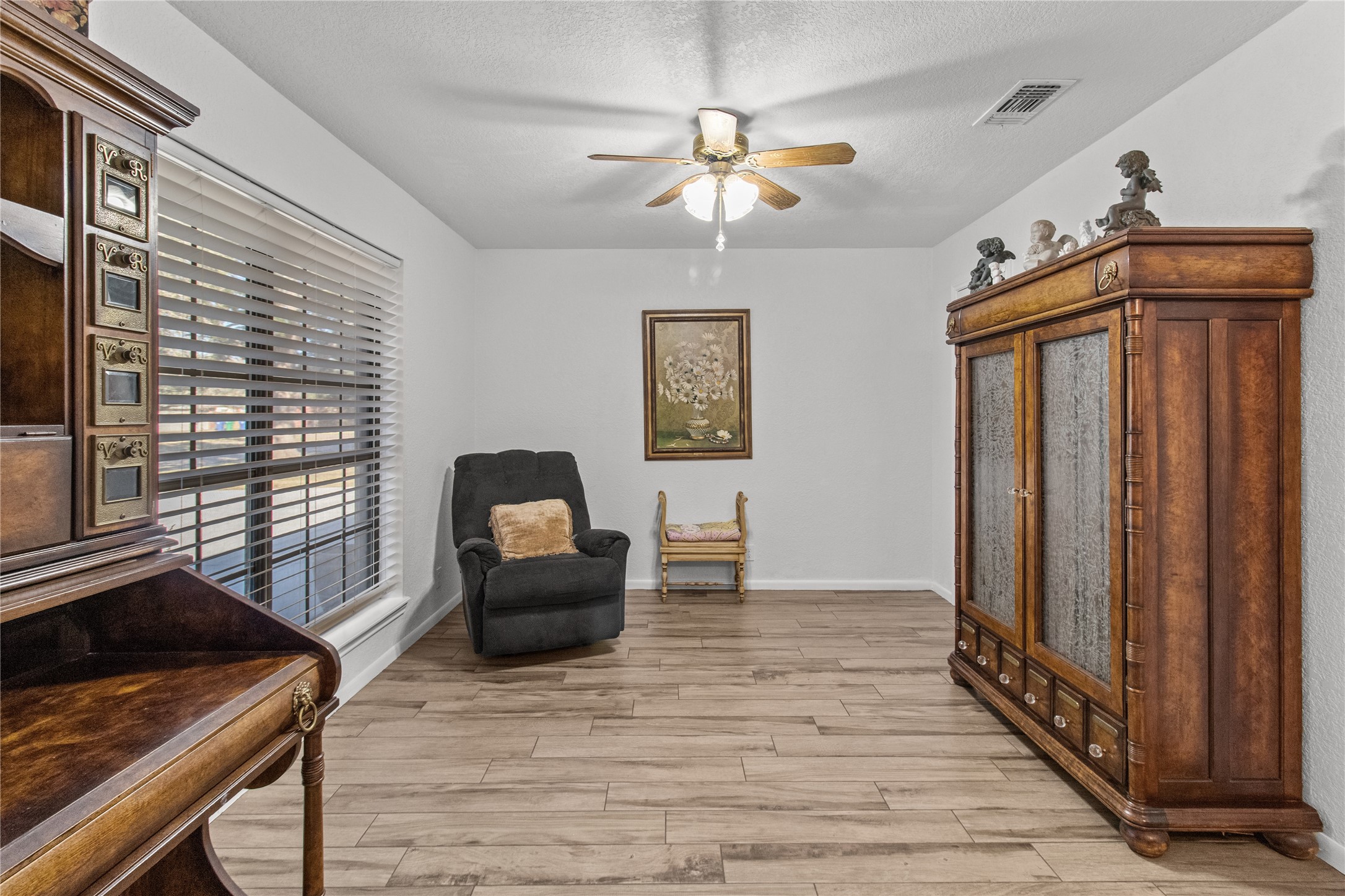 9 Colony Square Angleton, TX 77515 - Photo 16 of 23 a living room with furniture and a window