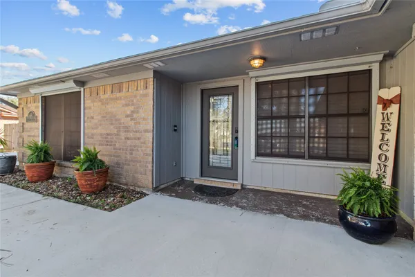 $359,999 | 9 Colony Square, Angleton, TX 77515