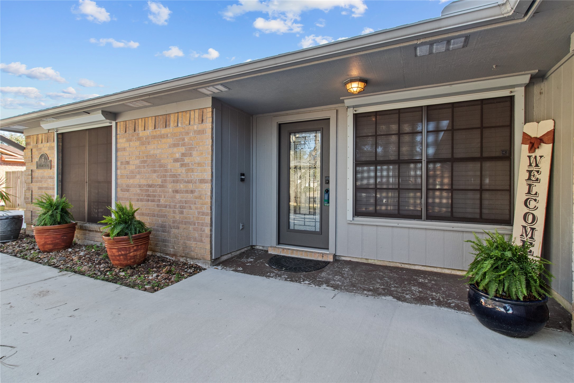 9 Colony Square Angleton, TX 77515 - Photo 4 of 23 a front view of a house