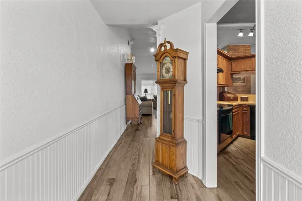 $359,999 | 9 Colony Square, Angleton, TX 77515