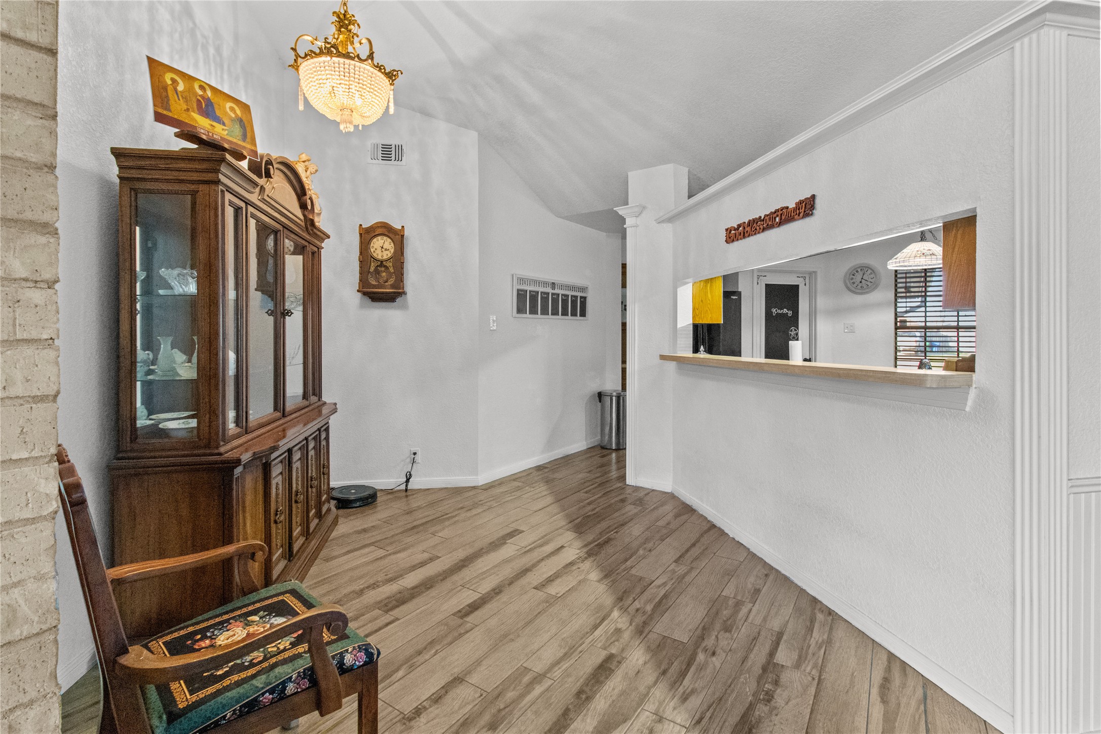 9 Colony Square Angleton, TX 77515 - Photo 10 of 23 a view of livingroom with furniture