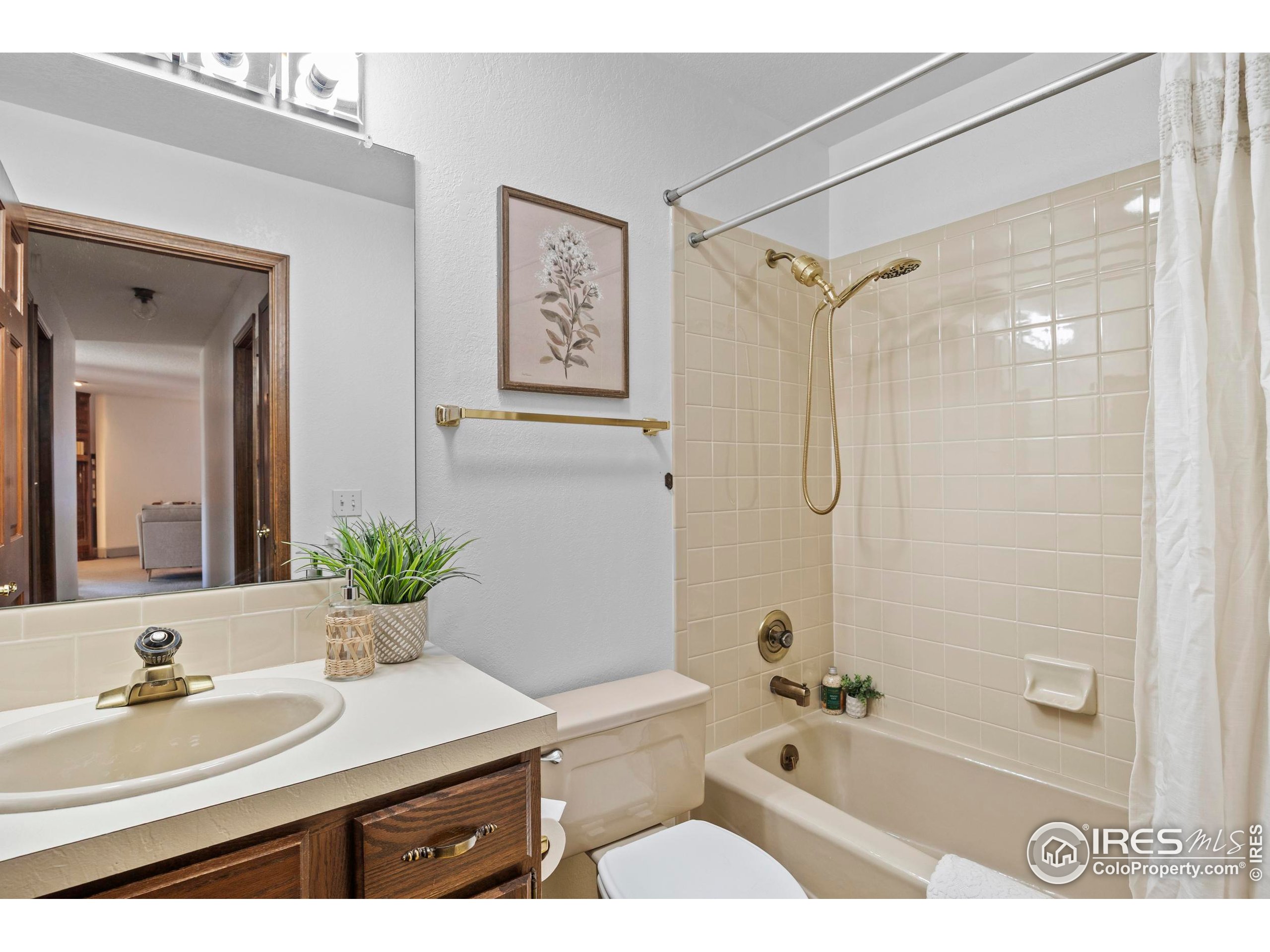 903 Conifer Court Windsor, CO 80550 - Photo 28 of 33 a bathroom with a tub a sink and mirror