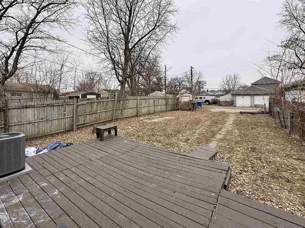 $90,000 | 1518 West 2nd Street, Davenport, IA 52802