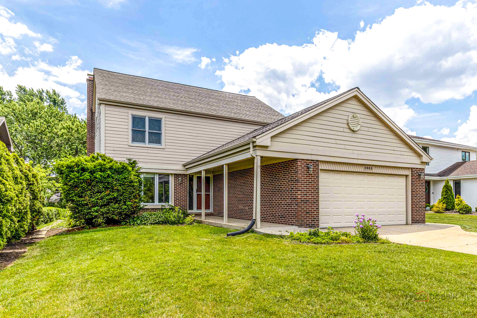 2965 Keystone Road Northbrook, IL 60062 - Photo 1 of 40 a front view of a house with a garden