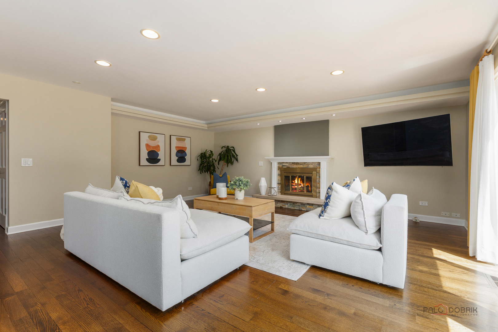 2965 Keystone Road Northbrook, IL 60062 - Photo 16 of 40 a living room with furniture and a flat screen tv