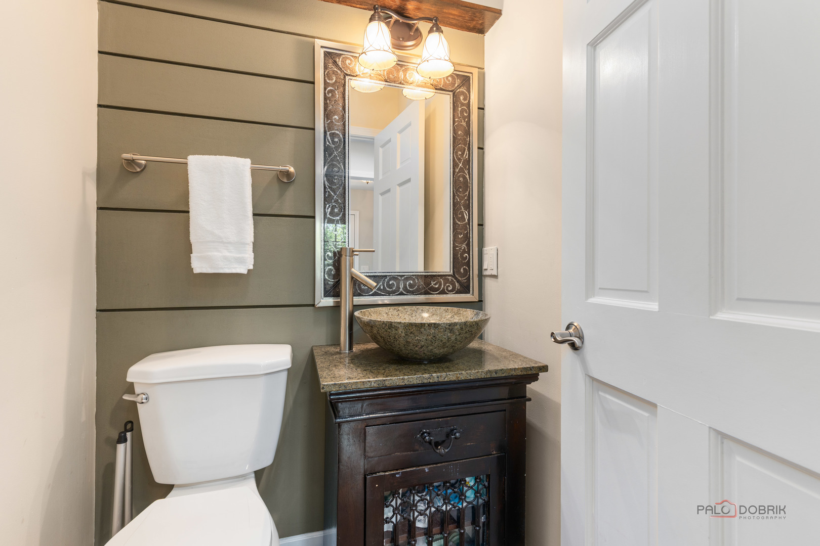 2965 Keystone Road Northbrook, IL 60062 - Photo 20 of 40 a bathroom with a toilet and a mirror