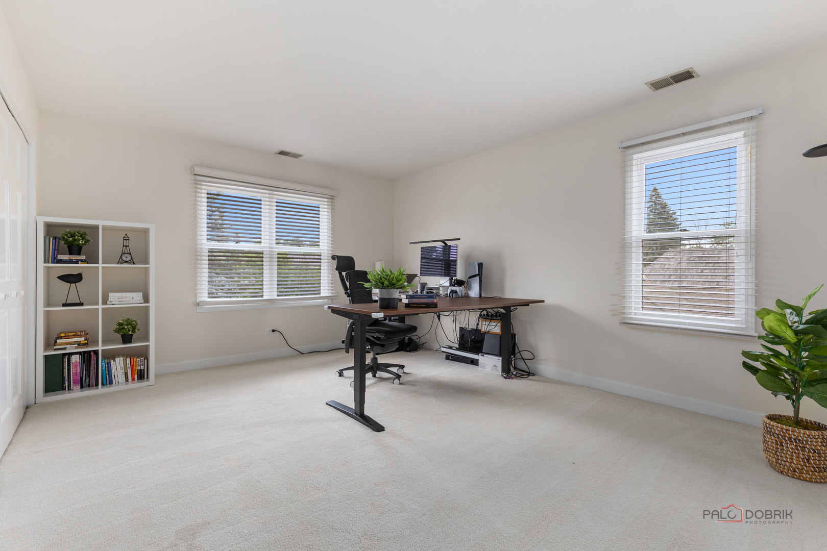 2965 Keystone Road Northbrook, IL 60062 - Photo 27 of 40 a view of a livingroom with furniture and a window