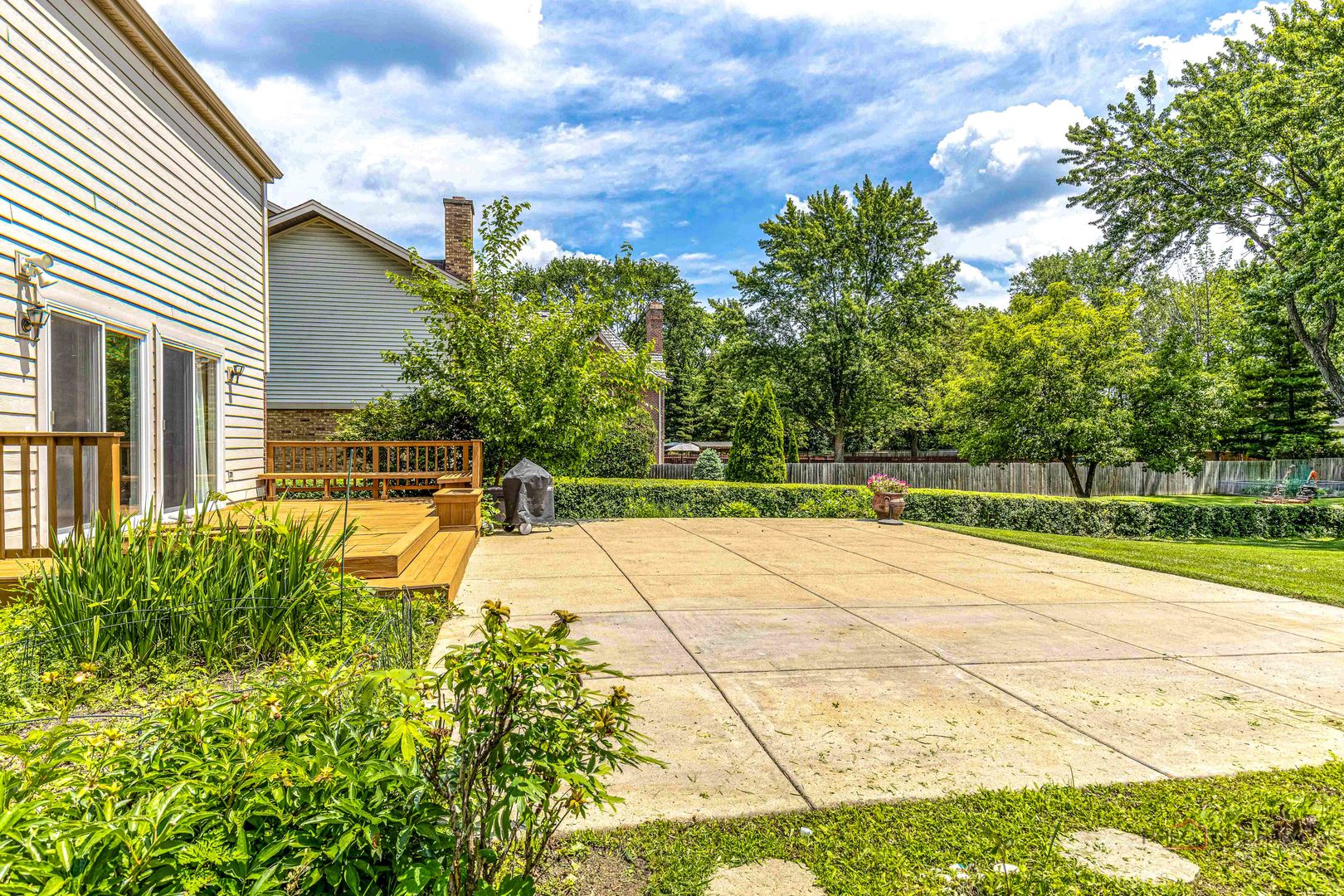 2965 Keystone Road Northbrook, IL 60062 - Photo 34 of 40 a view of a backyard