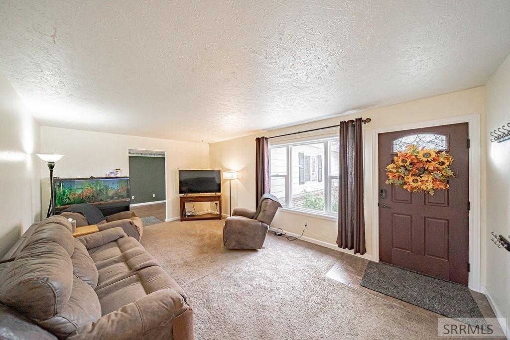 134 Plateau Drive Pocatello, ID 83204 - Photo 2 of 29