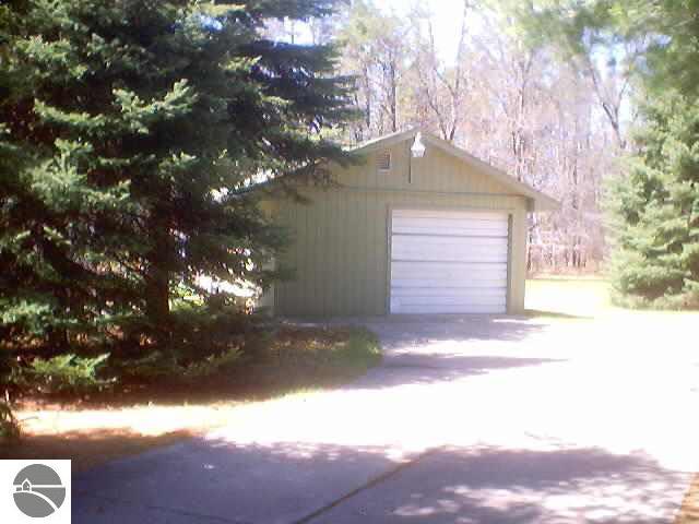 6586 Kemp Road Hale, MI 48739 - Photo 4 of 9 1753827-3.JPG