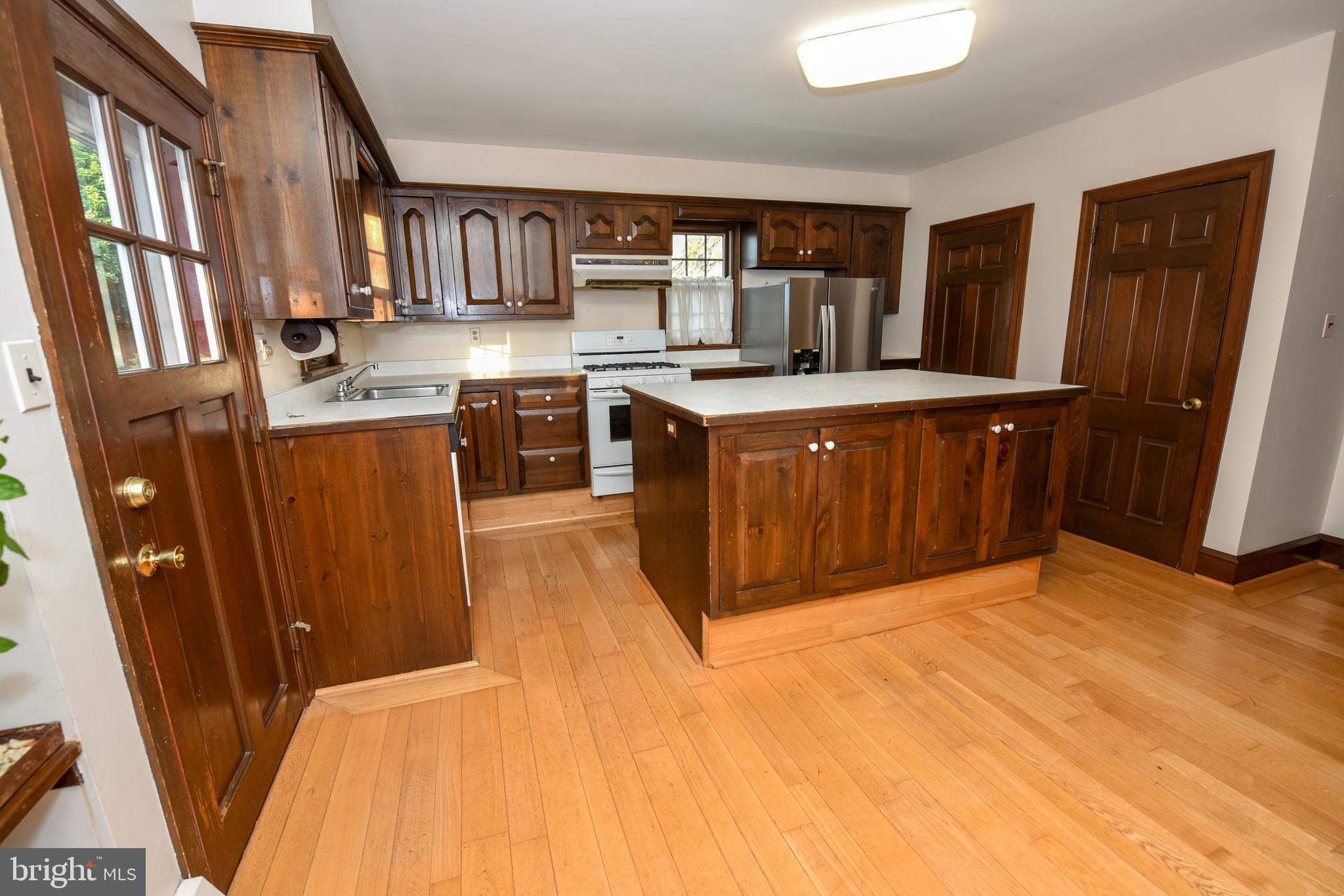 2473 Walton Road Huntingdon Valley, PA 19006 - Photo 10 of 75