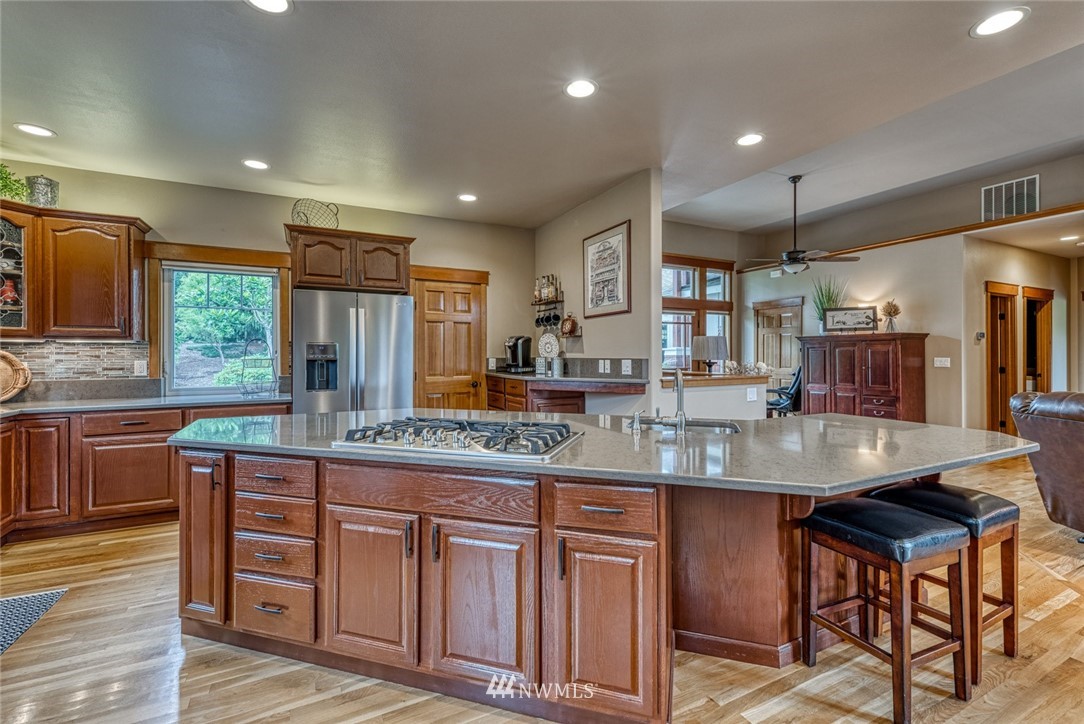 281 East Soderberg Road Allyn, WA 98524 - Photo 8 of 25 Gallery Image 8