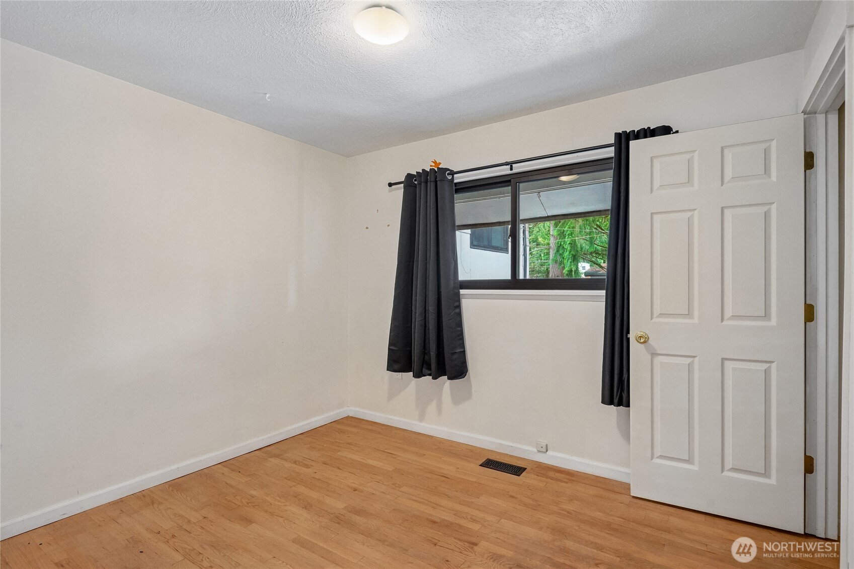 4223 Robin Road West University Place, WA 98466 - Photo 20 of 39 Gallery Image 20
