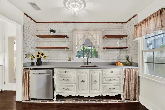 $699,000 | 734 37th Avenue North, St. Petersburg, FL 33704