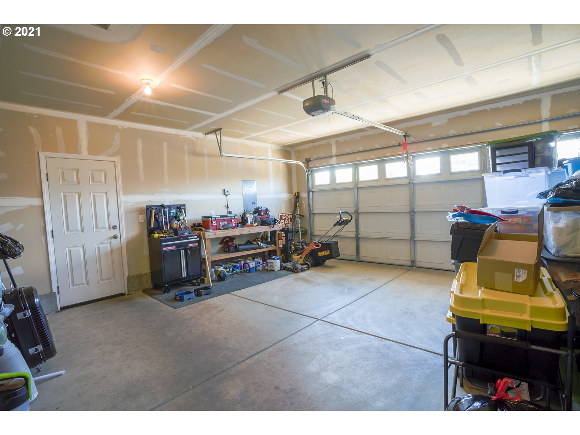 539 South 48th Place Springfield, OR 97478 - Photo 22 of 32 a view of a room with gym equipment