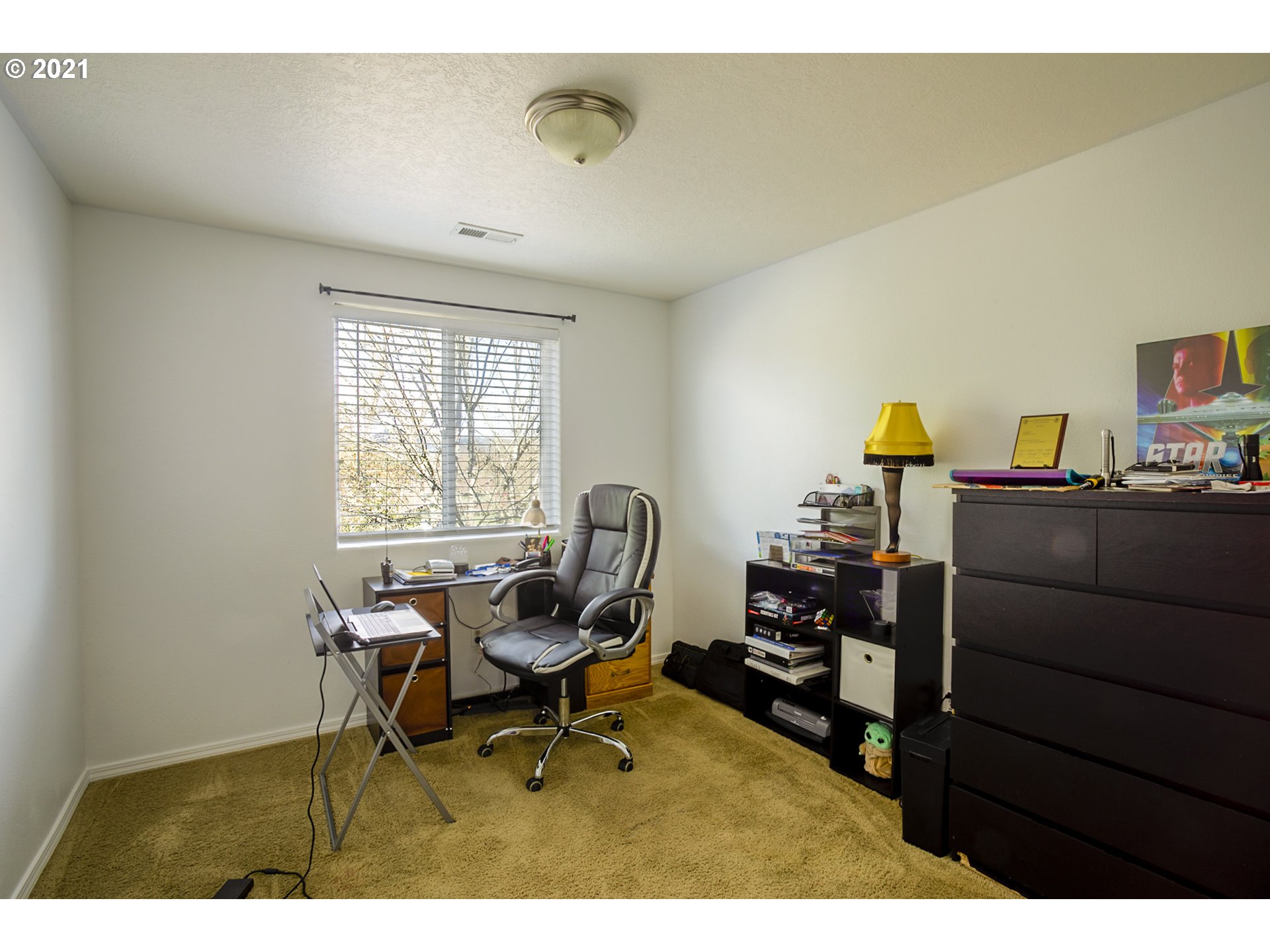 539 South 48th Place Springfield, OR 97478 - Photo 5 of 32 a work room with furniture and a window