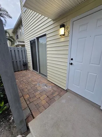 $2,000 | 95 Southwest 3rd Street, Pompano Beach, FL 33060