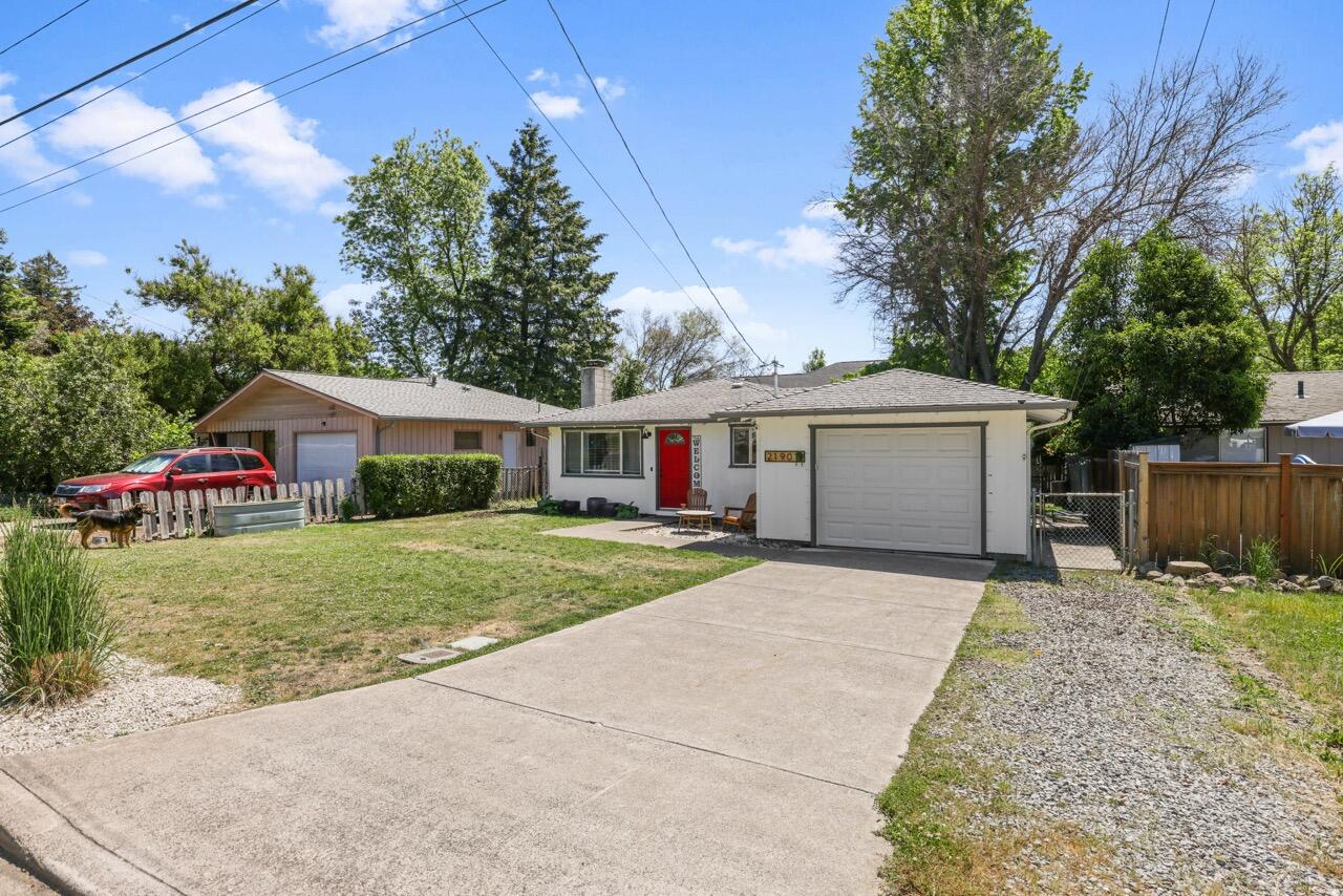 2190 Crestbrook Road Medford, OR 97504 - Photo 3 of 21 Gallery Image 3