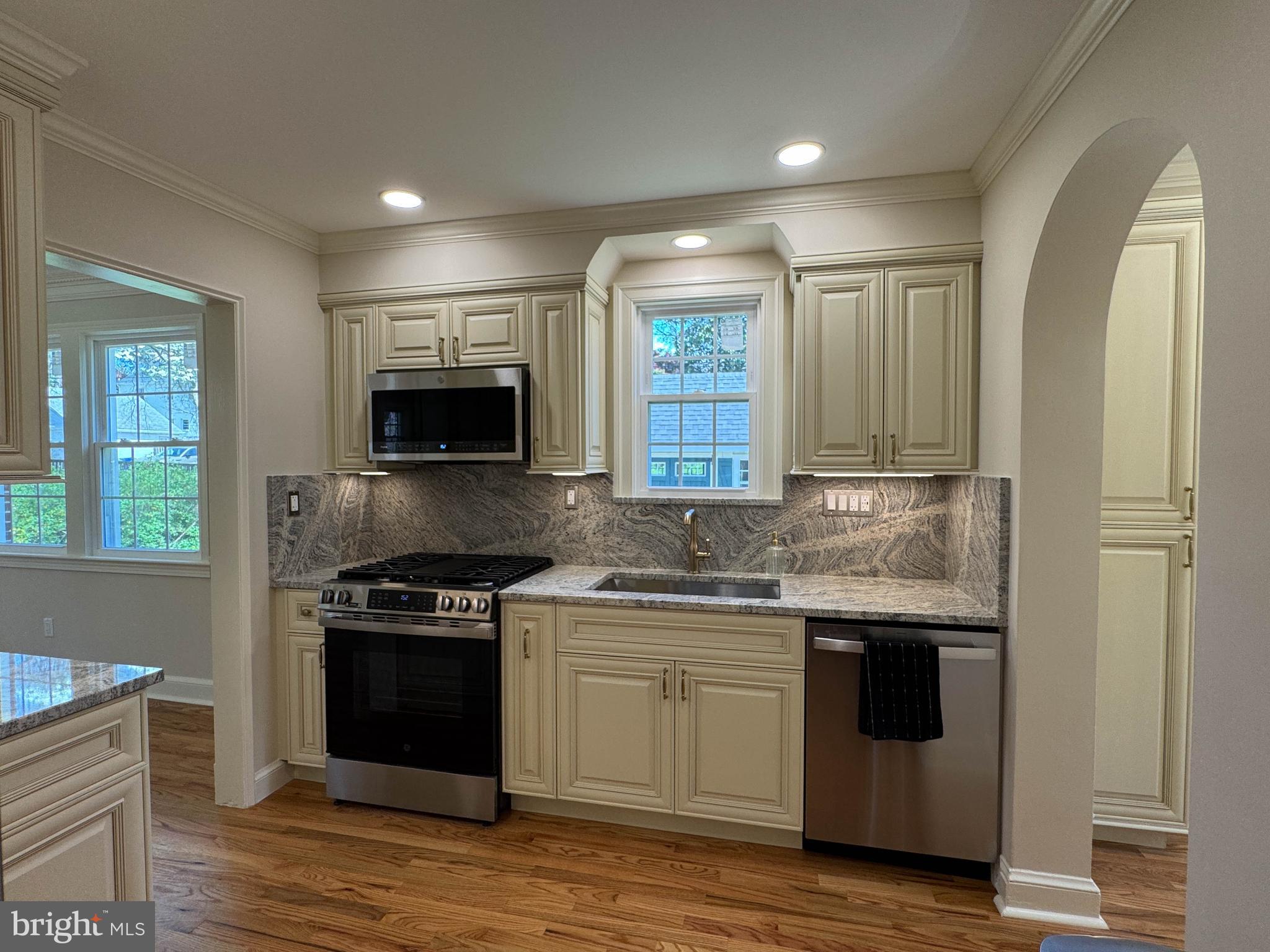 9421 Thornhill Road Silver Spring, MD 20901 - Photo 13 of 42 Kitchen