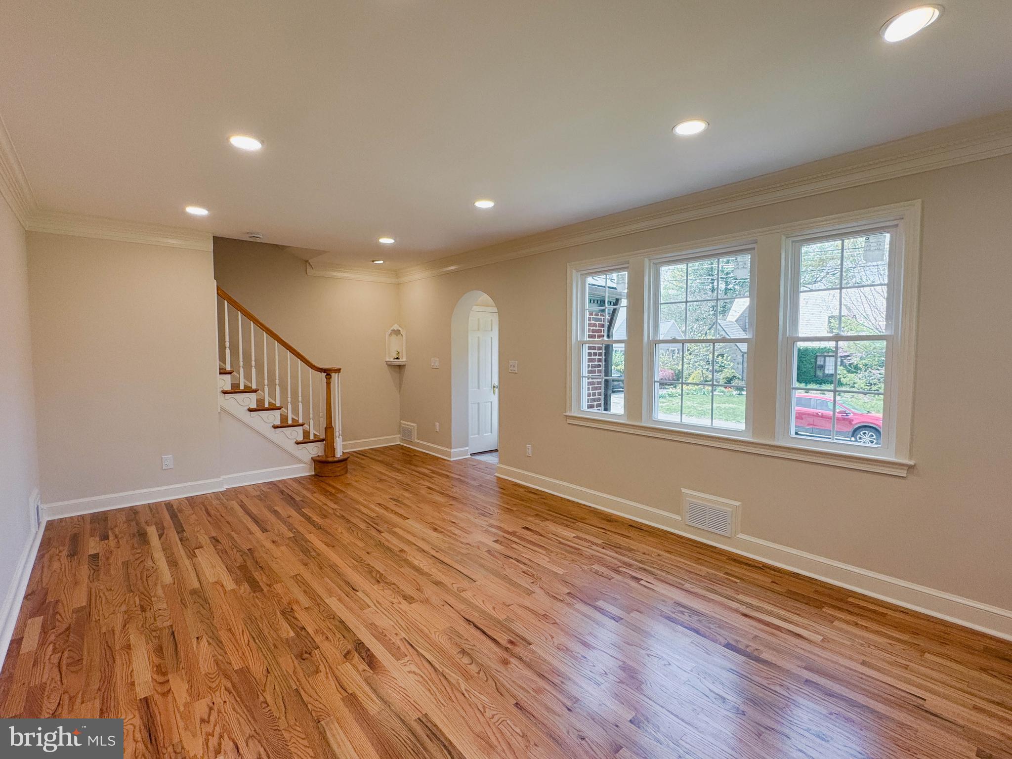 9421 Thornhill Road Silver Spring, MD 20901 - Photo 8 of 42 living room- OAK FLOORS! and Crown MOLD