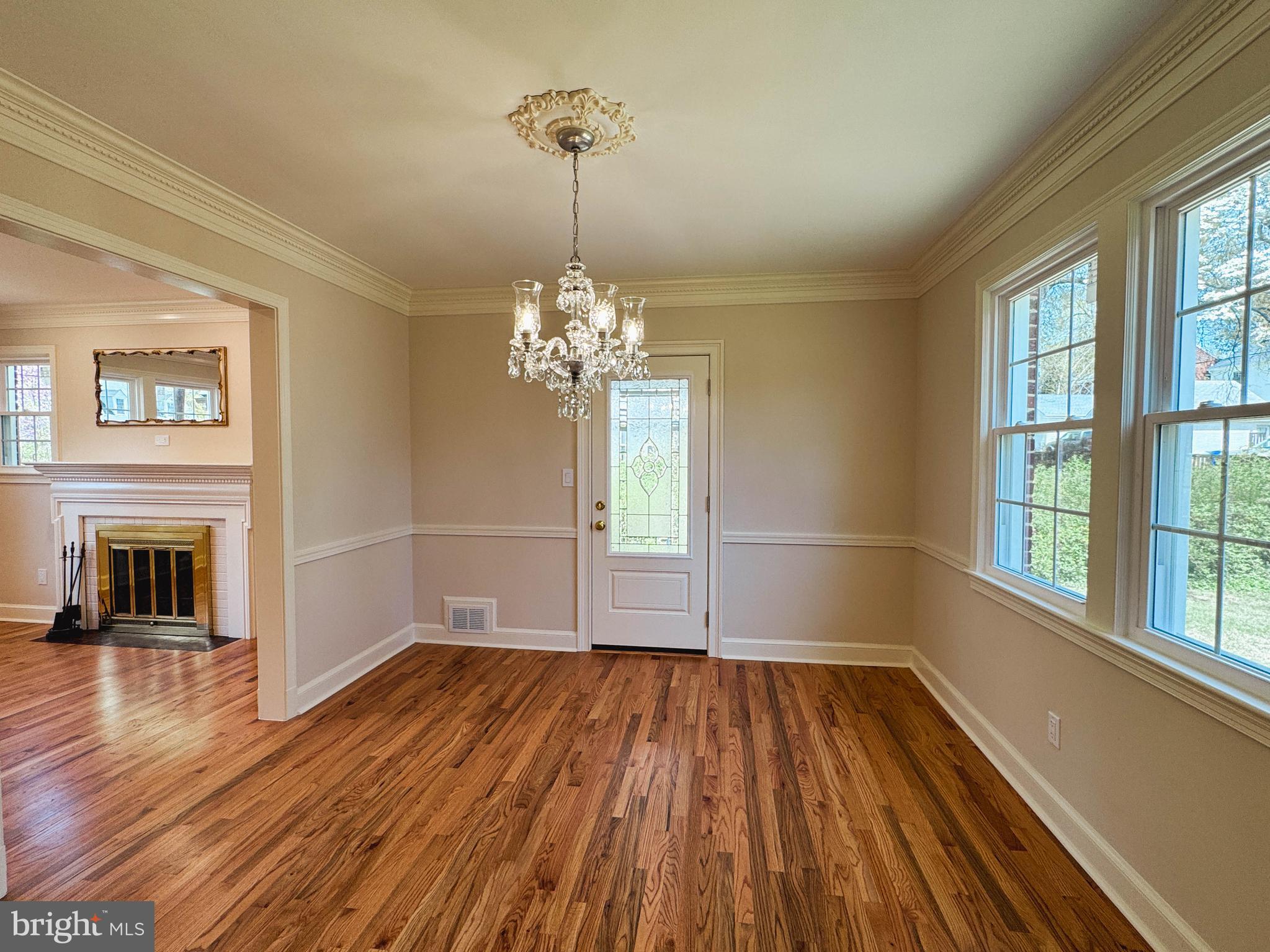 9421 Thornhill Road Silver Spring, MD 20901 - Photo 9 of 42 Chrystal Cnadelier in Dining Room