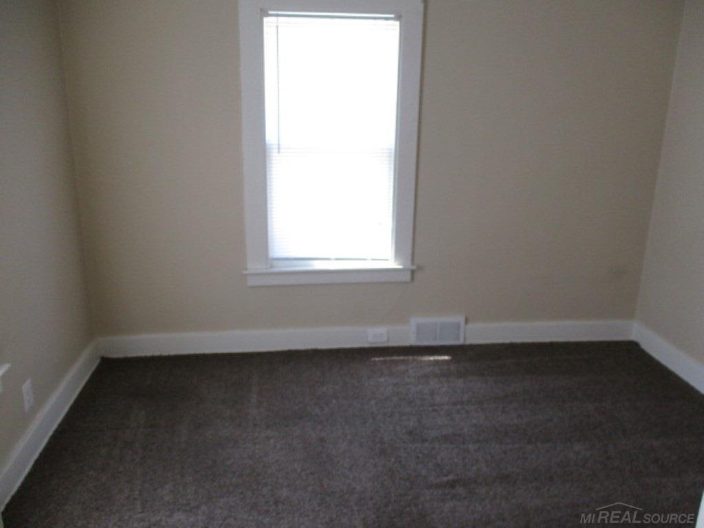 16213 East 10 Mile Road Eastpointe, MI 48021 - Photo 8 of 17