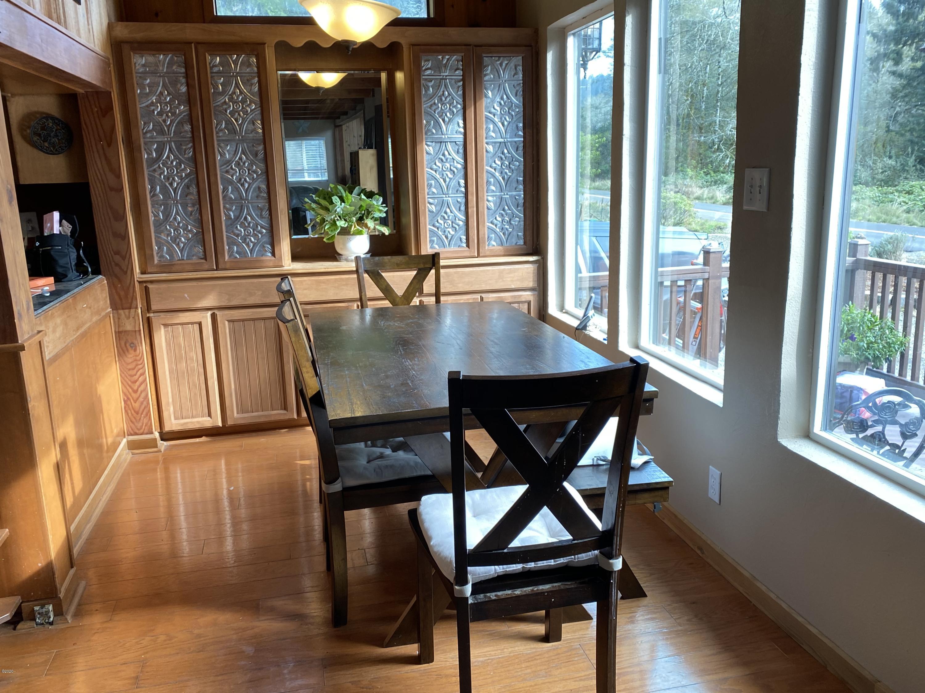 9490 Slab Creek Road Neskowin, OR 97149 - Photo 10 of 22 Dining space