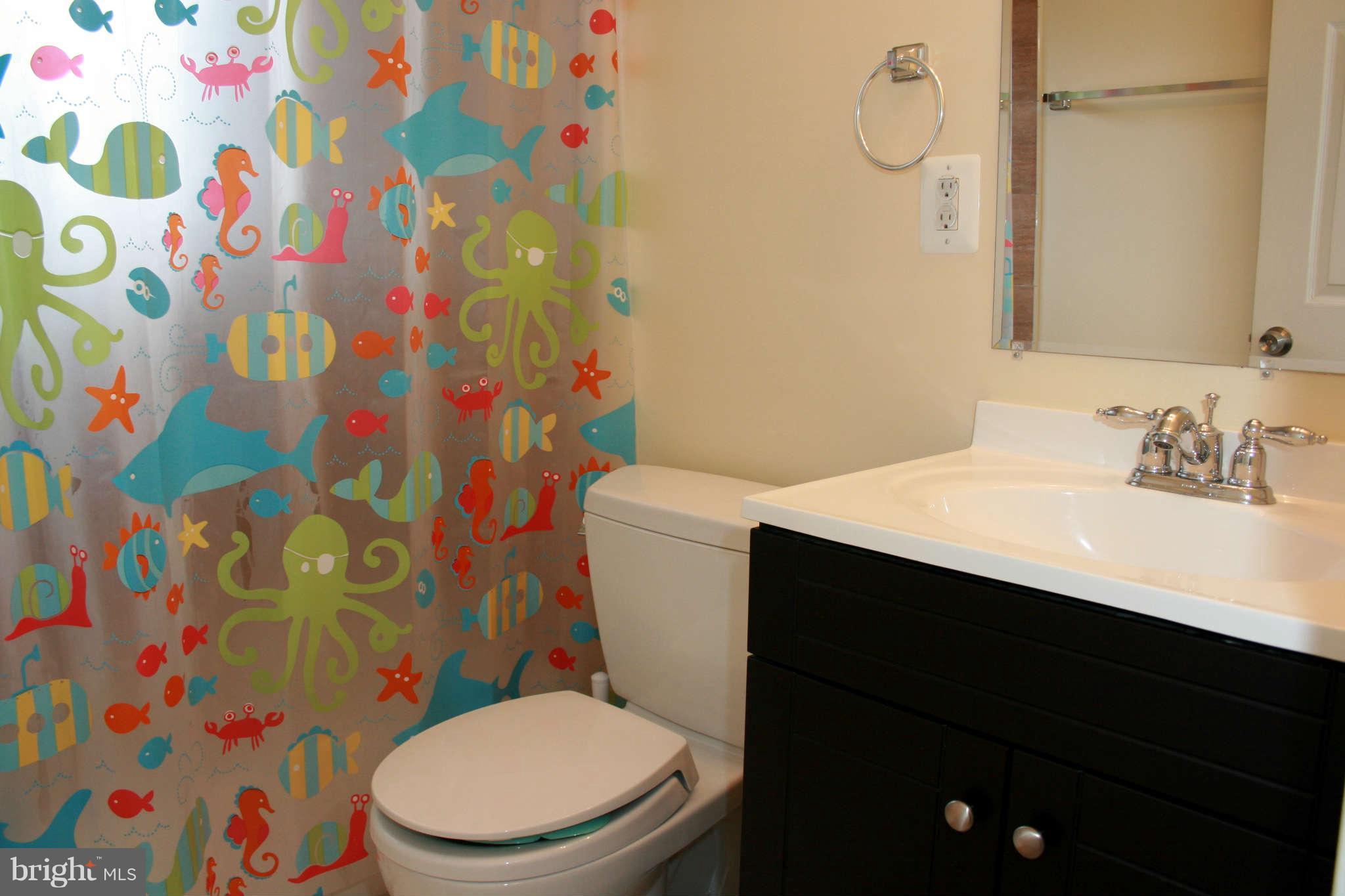 6024 Craig Street Springfield, VA 22150 - Photo 18 of 30 Bath