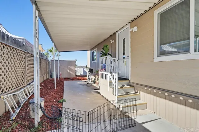 a view of entryway and hall