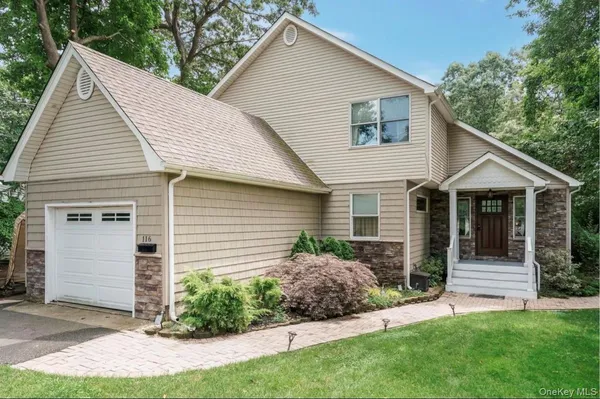 $725,000 | 116 6th Street, St. James, NY 11780