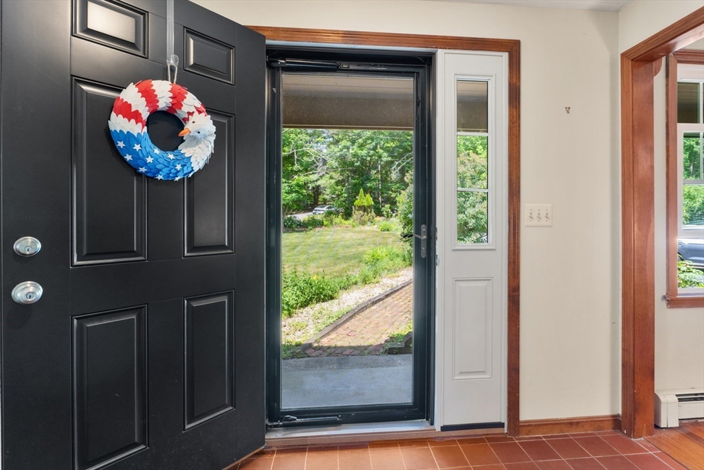 3 Pudding Street Uxbridge, MA 01569 - Photo 4 of 42