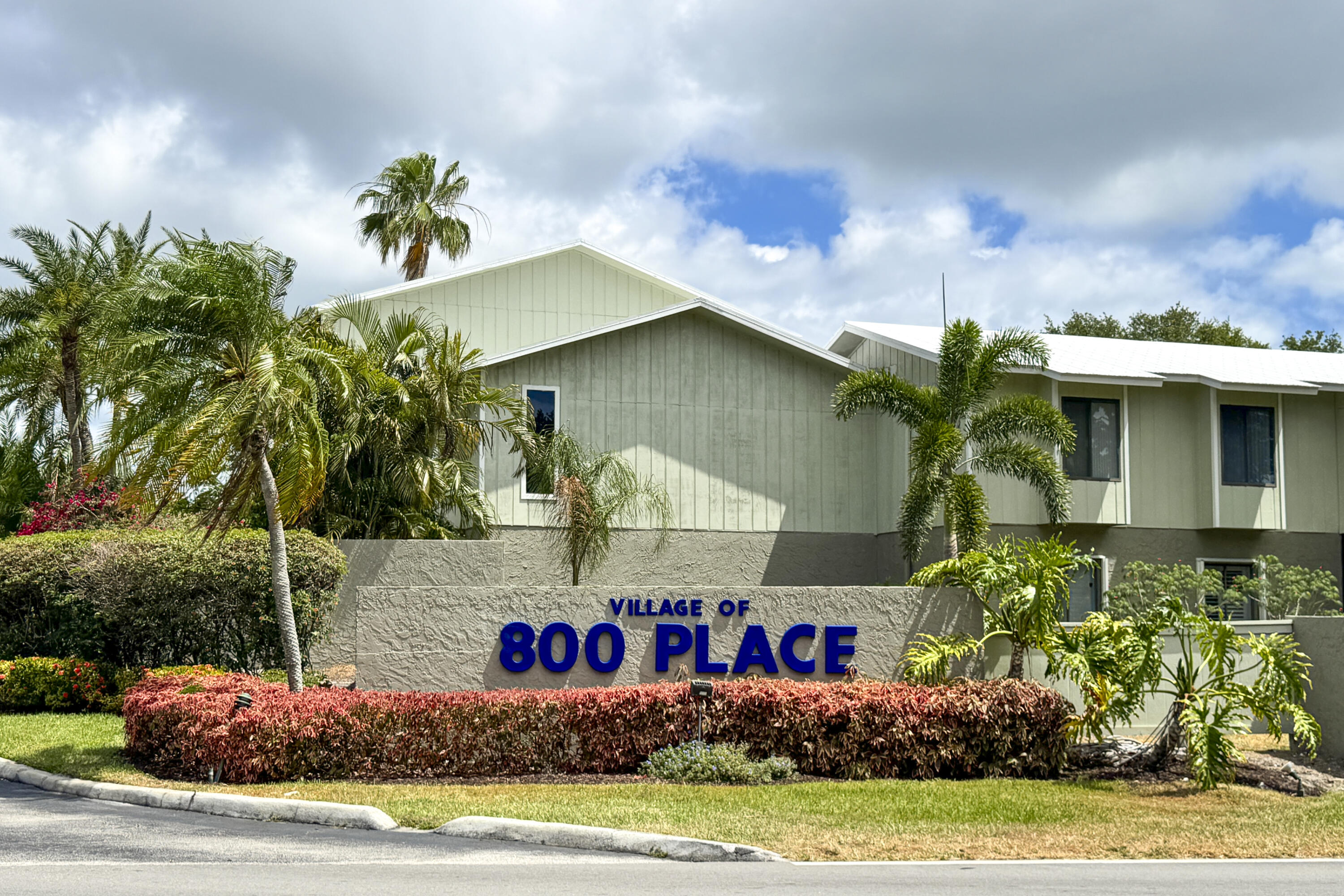 800 Northwest Fork Road, Unit 48 Stuart, FL 34994 - Photo 1 of 48 800 Place Entrance